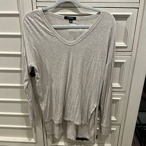 Zobha flowing long sleeve shirt size Medium use over yoga pants.